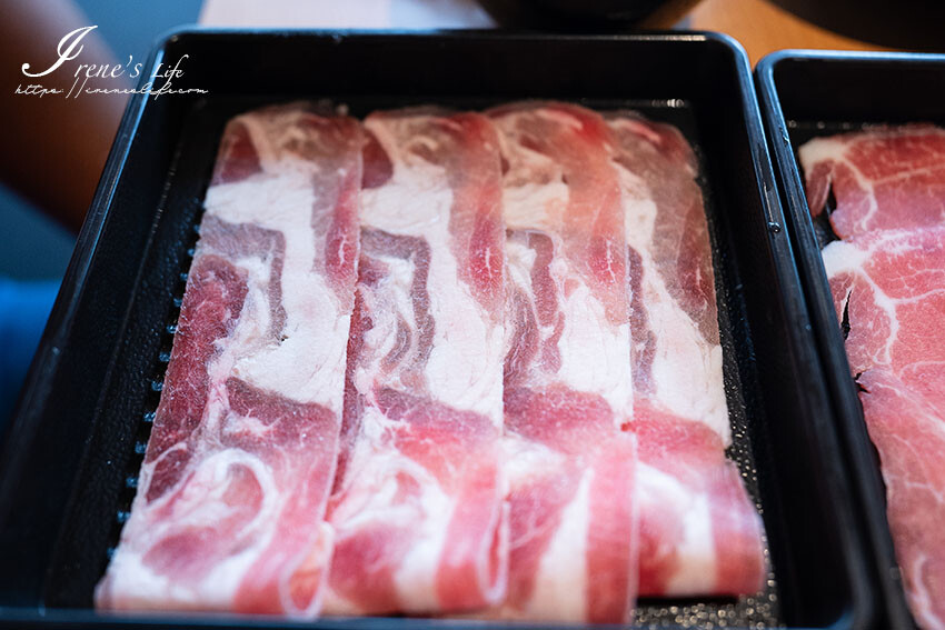 桃園火車站比臉大和牛吃到飽,7種湯底、咖哩飯、超過40種的火鍋蔬菜自助吧,最便宜只要398元起 @Irene's 食旅.時旅