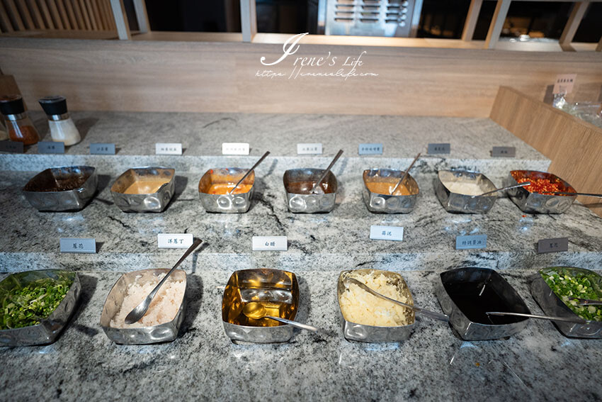 桃園火車站比臉大和牛吃到飽,7種湯底、咖哩飯、超過40種的火鍋蔬菜自助吧,最便宜只要398元起 @Irene's 食旅.時旅