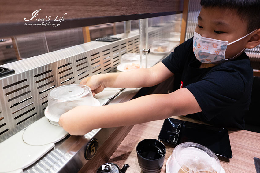 桃園火車站比臉大和牛吃到飽，7種湯底、咖哩飯、超過40種的火鍋蔬菜自助吧，最便宜只要398元起 @Irene's 食旅．時旅