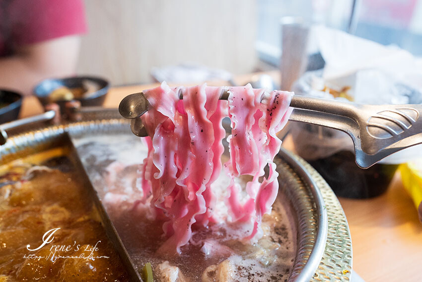 桃園火車站比臉大和牛吃到飽,7種湯底、咖哩飯、超過40種的火鍋蔬菜自助吧,最便宜只要398元起 @Irene's 食旅.時旅