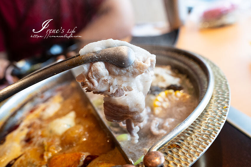 桃園火車站比臉大和牛吃到飽,7種湯底、咖哩飯、超過40種的火鍋蔬菜自助吧,最便宜只要398元起 @Irene's 食旅.時旅