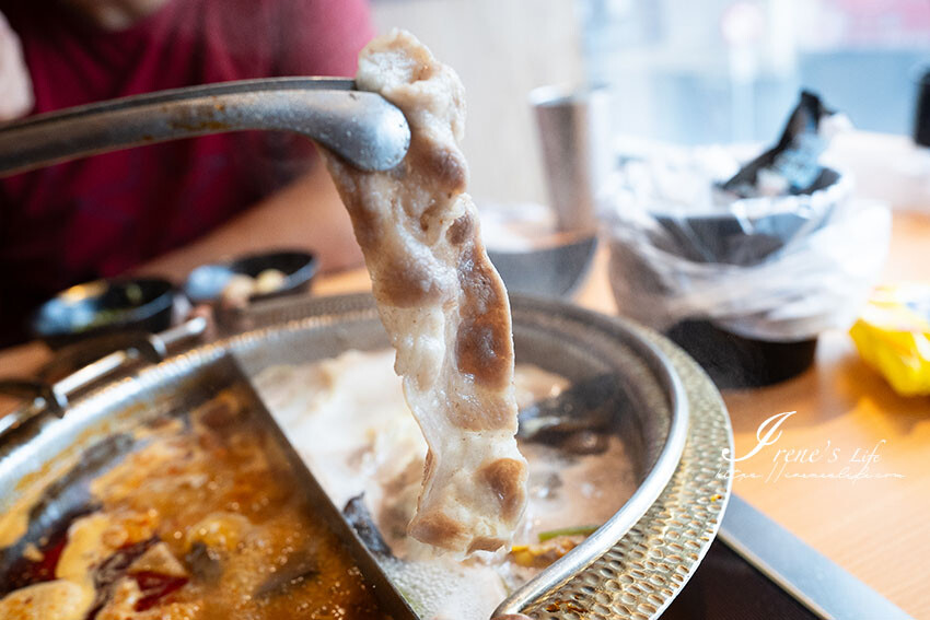 桃園火車站比臉大和牛吃到飽,7種湯底、咖哩飯、超過40種的火鍋蔬菜自助吧,最便宜只要398元起 @Irene's 食旅.時旅