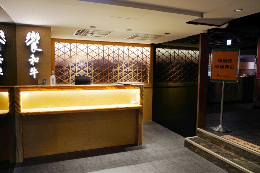 一整排自助區隨你夾！最便宜388元就能吃到飽，新鮮蔬菜、丸子火鍋料就近40種、飲料30種，還有咖哩飯、泰奶霜淇淋