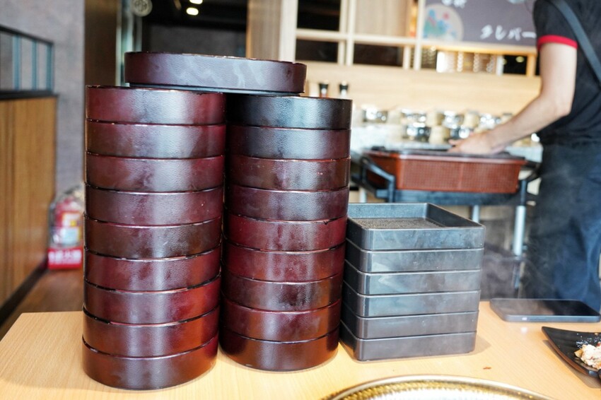 一整排自助區隨你夾！最便宜388元就能吃到飽，新鮮蔬菜、丸子火鍋料就近40種、飲料30種，還有咖哩飯、泰奶霜淇淋