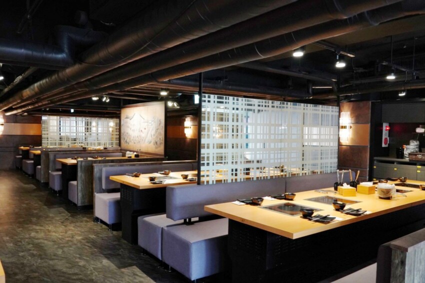 一整排自助區隨你夾！最便宜388元就能吃到飽，新鮮蔬菜、丸子火鍋料就近40種、飲料30種，還有咖哩飯、泰奶霜淇淋