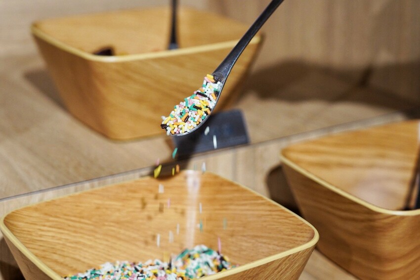 一整排自助區隨你夾！最便宜388元就能吃到飽，新鮮蔬菜、丸子火鍋料就近40種、飲料30種，還有咖哩飯、泰奶霜淇淋