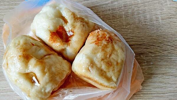 【板橋美食】古早味小吃 小餛飩肉羹湯 油飯｜１５元油飯３０元肉羹湯，超佛心價的隱藏版美食