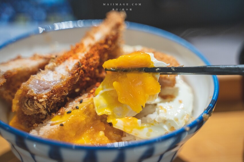 新北美食｜KATSU鑫 熟成豬排蓋飯～中和四號公園店新開幕！軟嫩多汁的人氣豬排蓋飯中永和也吃得到囉、捷運永