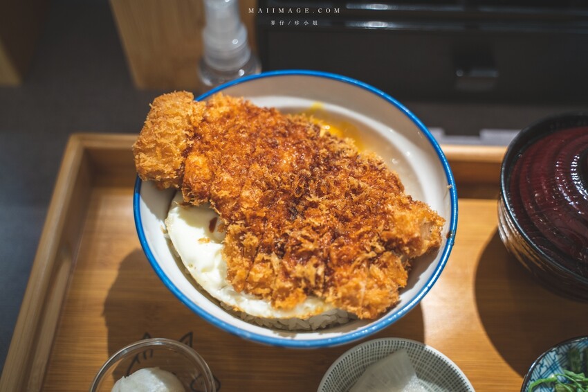 新北美食｜KATSU鑫 熟成豬排蓋飯～中和四號公園店新開幕！軟嫩多汁的人氣豬排蓋飯中永和也吃得到囉、捷運永
