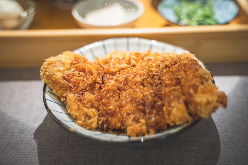 新北美食｜KATSU鑫 熟成豬排蓋飯～中和四號公園店新開幕！軟嫩多汁的人氣豬排蓋飯中永和也吃得到囉、捷運永