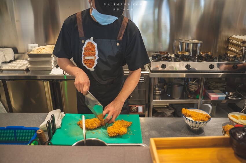 新北美食｜KATSU鑫 熟成豬排蓋飯～中和四號公園店新開幕！軟嫩多汁的人氣豬排蓋飯中永和也吃得到囉、捷運永