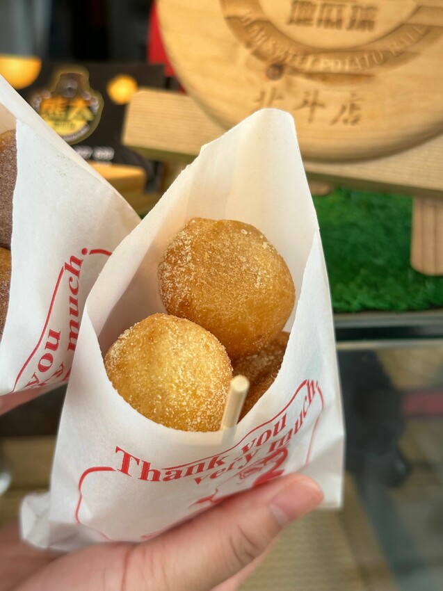 [彰化北斗] 熊太地瓜球 北斗店｜香菜控必吃！香菜口味地瓜球｜另有9種口味可以選擇｜奠安宮必吃銅板美食｜內附完整菜單 - 萍姐愛分享