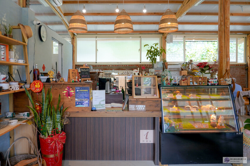 桃園市龍潭區美食，山裡的盆栽世界與錦鯉，獨特甜點等你探索。