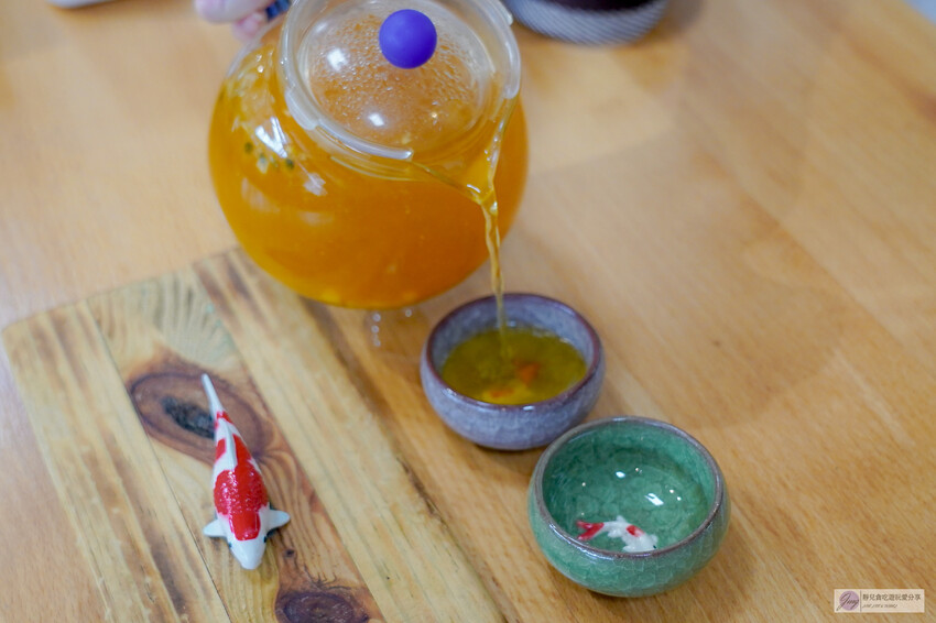 桃園市龍潭區美食，山裡的盆栽世界與錦鯉，獨特甜點等你探索。