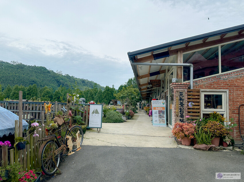 桃園市龍潭區美食，山裡的盆栽世界與錦鯉，獨特甜點等你探索。