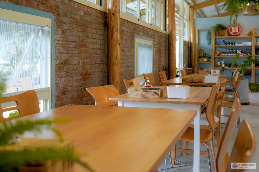 桃園市龍潭區美食，山裡的盆栽世界與錦鯉，獨特甜點等你探索。