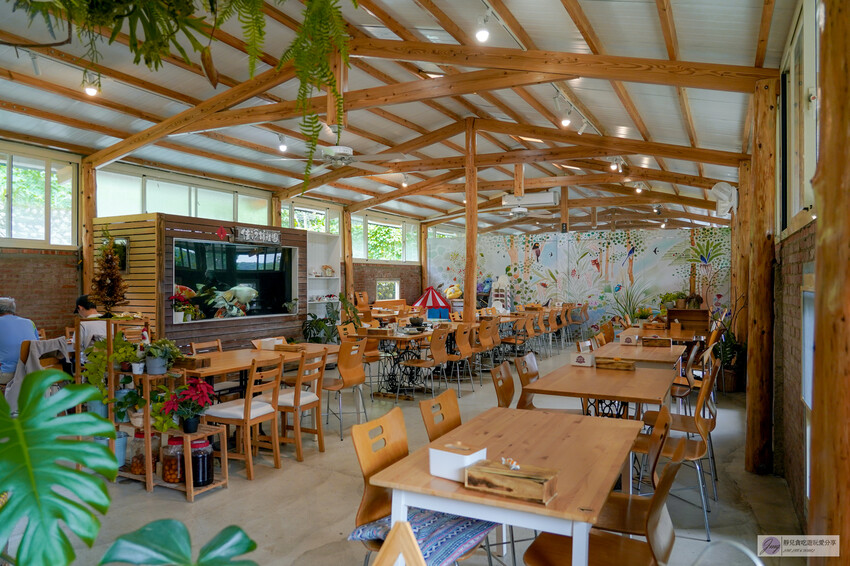 桃園市龍潭區美食，山裡的盆栽世界與錦鯉，獨特甜點等你探索。