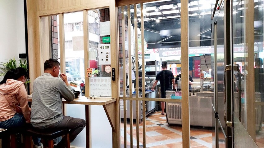 前鎮銅板美食 – 食嗑時刻乾拌麵 適合上班族或是一個人的悠閒午餐時間