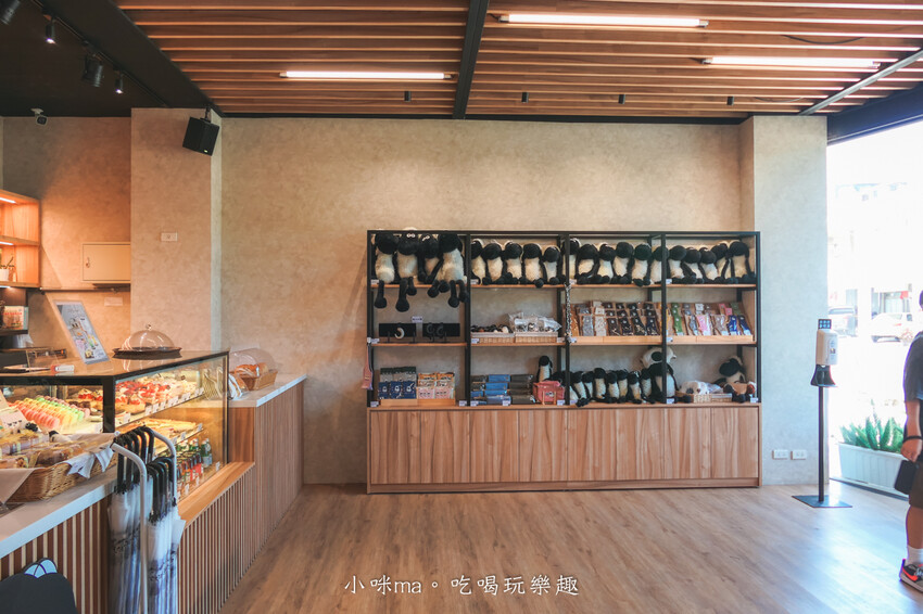 【五結親子景點】黑RURU CAFE｜宜蘭超人氣笑笑羊主題咖啡館！餐點好吃、互動餵羊 萌萌的太可愛啦，內附菜單、入園資訊，宜蘭寵物友善餐廳