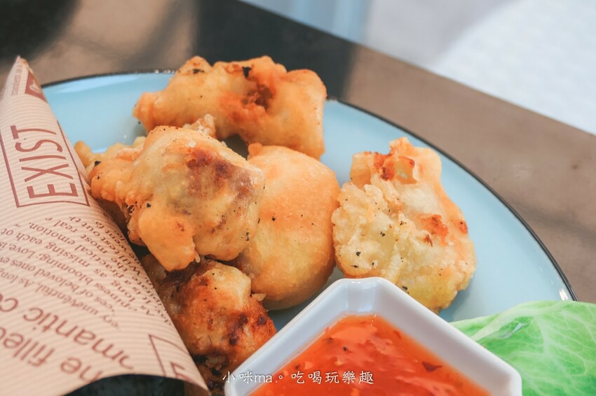 【五結親子景點】黑RURU CAFE｜宜蘭超人氣笑笑羊主題咖啡館！餐點好吃、互動餵羊 萌萌的太可愛啦，內附菜單、入園資訊，宜蘭寵物友善餐廳