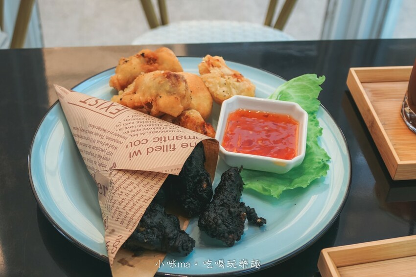 【五結親子景點】黑RURU CAFE｜宜蘭超人氣笑笑羊主題咖啡館！餐點好吃、互動餵羊 萌萌的太可愛啦，內附菜單、入園資訊，宜蘭寵物友善餐廳