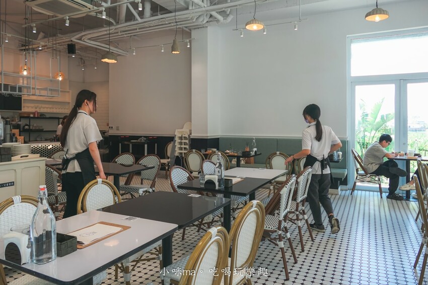 【五結親子景點】黑RURU CAFE｜宜蘭超人氣笑笑羊主題咖啡館！餐點好吃、互動餵羊 萌萌的太可愛啦，內附菜單、入園資訊，宜蘭寵物友善餐廳