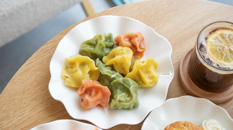 台中逢甲|uni cafe與你咖啡 -藍白色調韓系咖啡廳,對寵物很友善之外這裡有蔬食