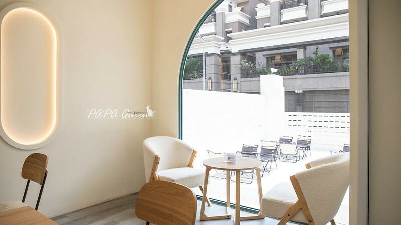 台中逢甲|uni cafe與你咖啡 -藍白色調韓系咖啡廳,對寵物很友善之外這裡有蔬食