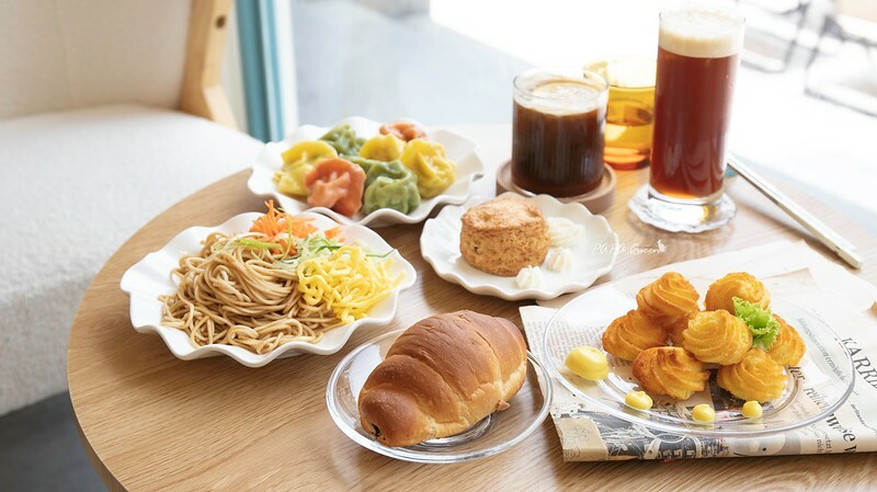 台中逢甲|uni cafe與你咖啡 -藍白色調韓系咖啡廳,對寵物很友善之外這裡有蔬食