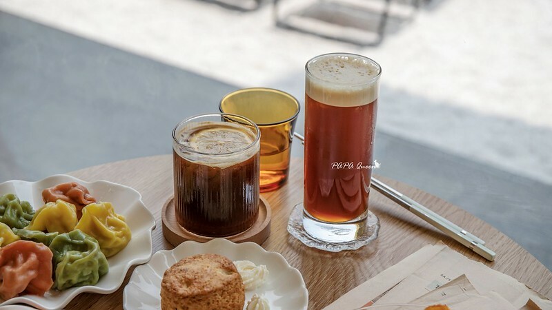 台中逢甲|uni cafe與你咖啡 -藍白色調韓系咖啡廳,對寵物很友善之外這裡有蔬食