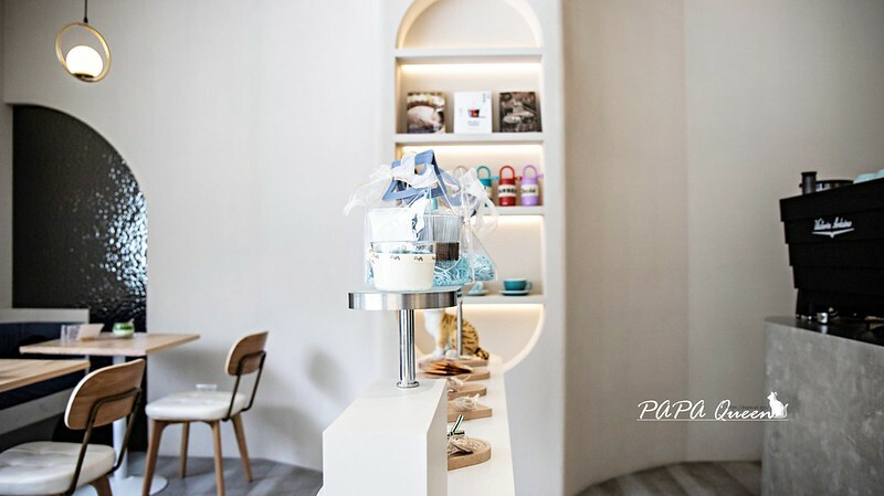 台中逢甲|uni cafe與你咖啡 -藍白色調韓系咖啡廳,對寵物很友善之外這裡有蔬食