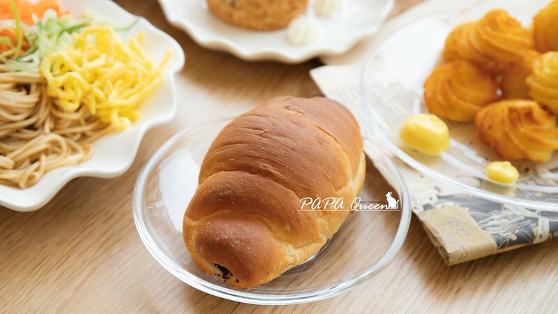 台中逢甲|uni cafe與你咖啡 -藍白色調韓系咖啡廳,對寵物很友善之外這裡有蔬食