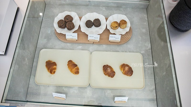 台中逢甲|uni cafe與你咖啡 -藍白色調韓系咖啡廳,對寵物很友善之外這裡有蔬食