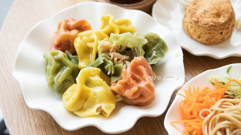 台中逢甲|uni cafe與你咖啡 -藍白色調韓系咖啡廳,對寵物很友善之外這裡有蔬食