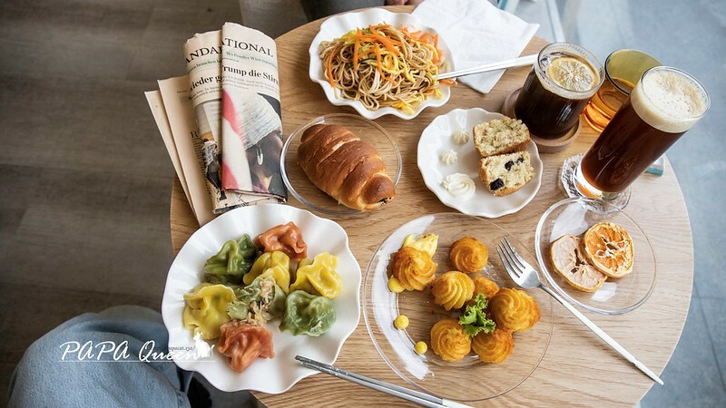 台中逢甲|uni cafe與你咖啡 -藍白色調韓系咖啡廳,對寵物很友善之外這裡有蔬食