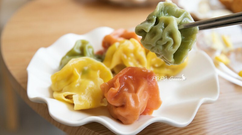 台中逢甲|uni cafe與你咖啡 -藍白色調韓系咖啡廳,對寵物很友善之外這裡有蔬食