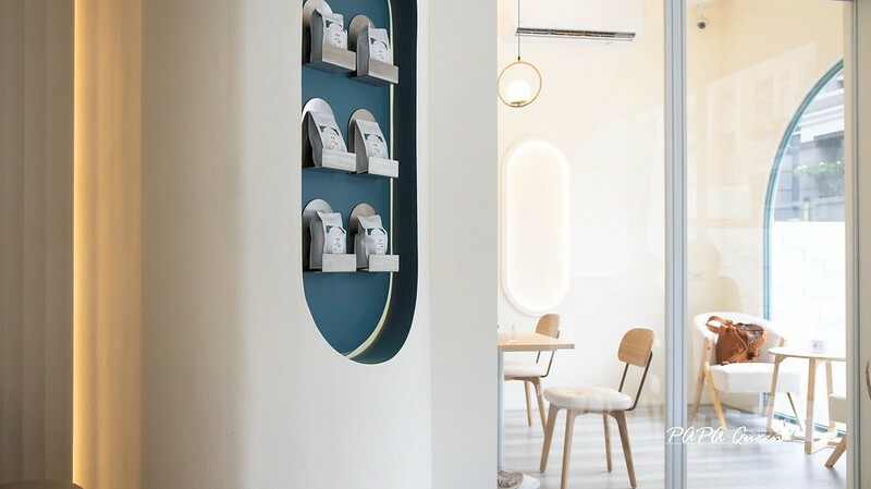 台中逢甲|uni cafe與你咖啡 -藍白色調韓系咖啡廳,對寵物很友善之外這裡有蔬食