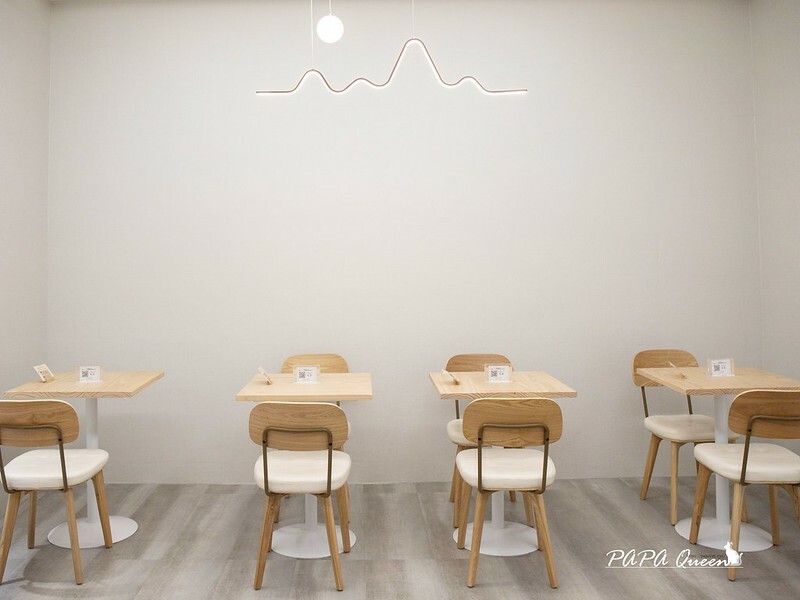 台中逢甲|uni cafe與你咖啡 -藍白色調韓系咖啡廳,對寵物很友善之外這裡有蔬食