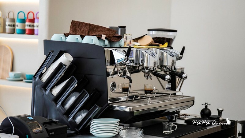 台中逢甲|uni cafe與你咖啡 -藍白色調韓系咖啡廳,對寵物很友善之外這裡有蔬食