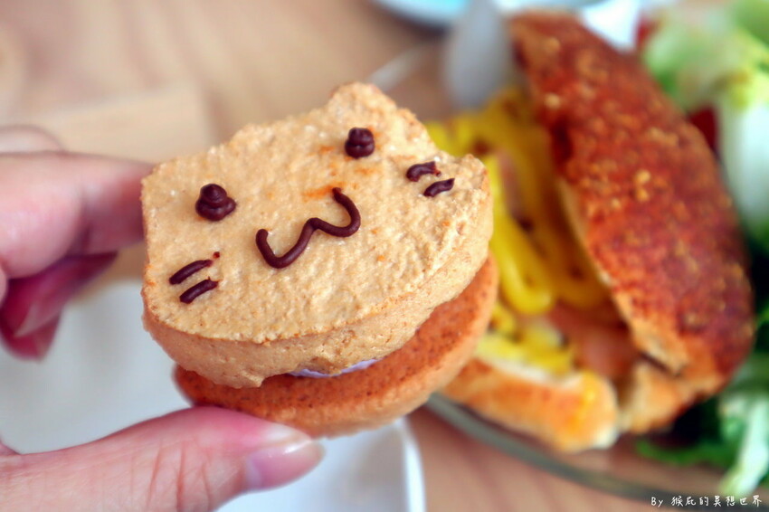 台中新開幕韓系咖啡廳就在逢甲，剛開幕就爆紅生意超好要排隊，乳酪蛋糕超好吃，寵物友善餐廳