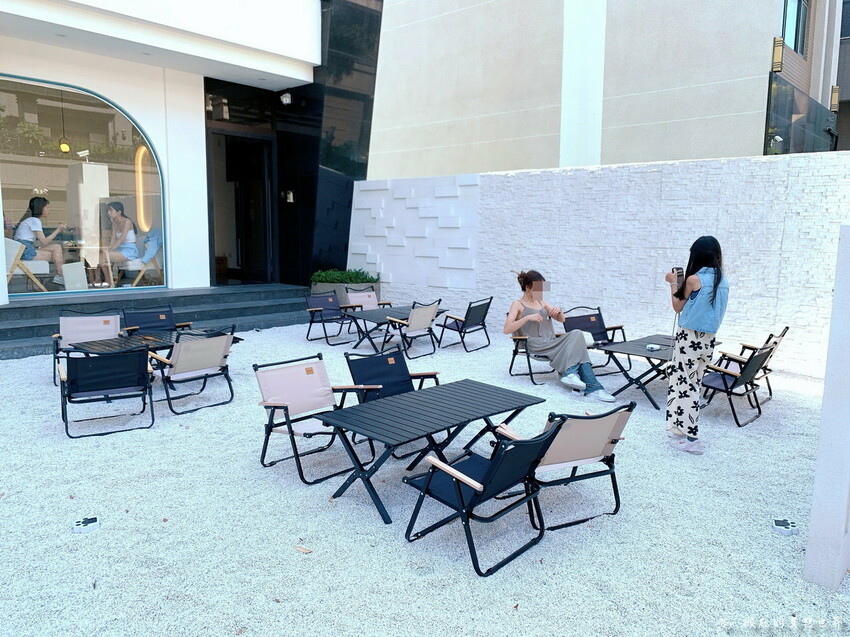 台中新開幕韓系咖啡廳就在逢甲，剛開幕就爆紅生意超好要排隊，乳酪蛋糕超好吃，寵物友善餐廳