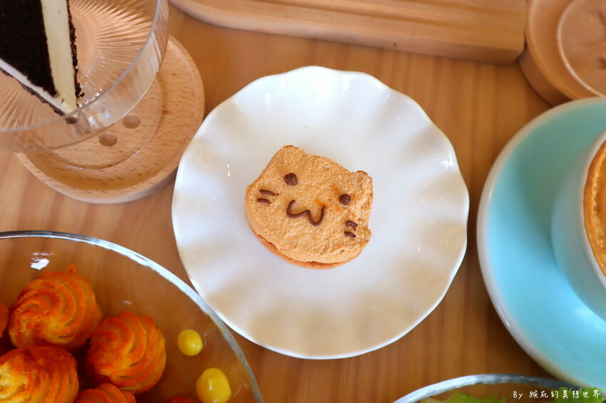 台中新開幕韓系咖啡廳就在逢甲，剛開幕就爆紅生意超好要排隊，乳酪蛋糕超好吃，寵物友善餐廳