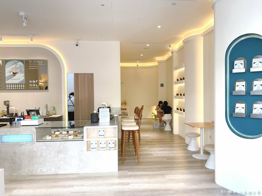 台中新開幕韓系咖啡廳就在逢甲，剛開幕就爆紅生意超好要排隊，乳酪蛋糕超好吃，寵物友善餐廳