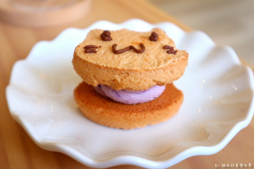 台中新開幕韓系咖啡廳就在逢甲，剛開幕就爆紅生意超好要排隊，乳酪蛋糕超好吃，寵物友善餐廳