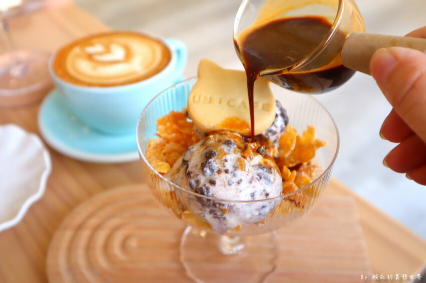 台中新開幕韓系咖啡廳就在逢甲，剛開幕就爆紅生意超好要排隊，乳酪蛋糕超好吃，寵物友善餐廳