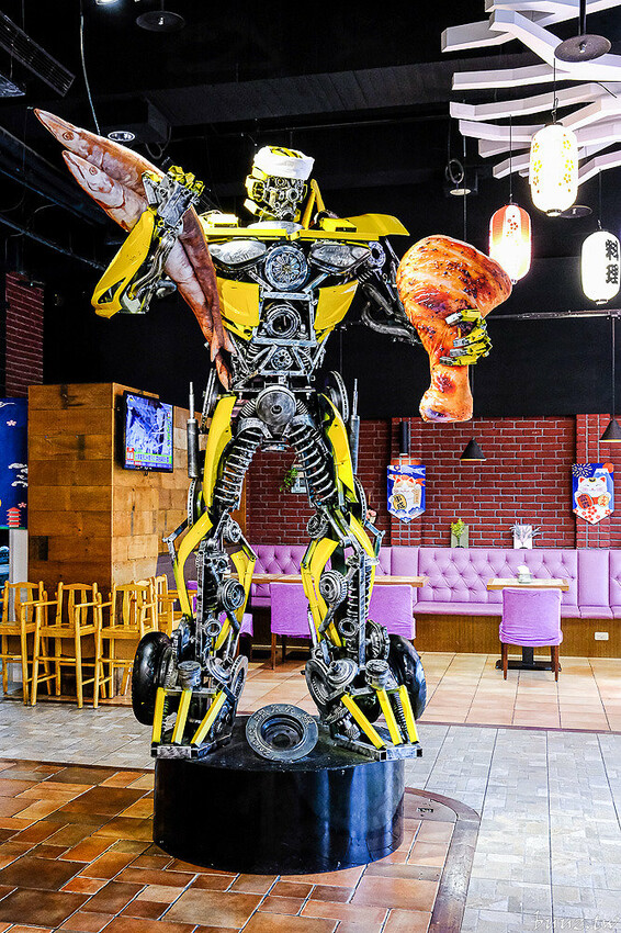 圖書館內美味日式定食、烏龍麵，日饕和食料理定食200元優惠，舒適寬敞，適合聚餐午茶！