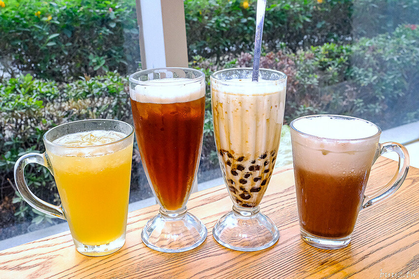 圖書館內美味日式定食、烏龍麵，日饕和食料理定食200元優惠，舒適寬敞，適合聚餐午茶！