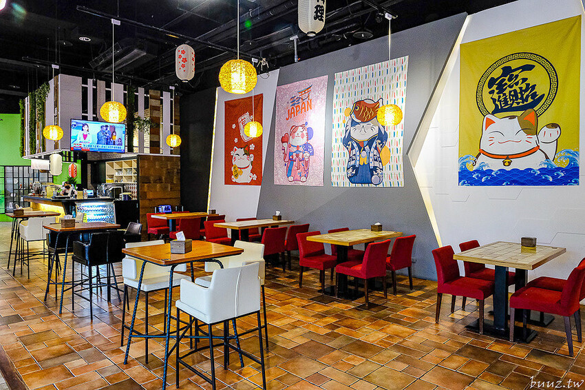 圖書館內美味日式定食、烏龍麵，日饕和食料理定食200元優惠，舒適寬敞，適合聚餐午茶！