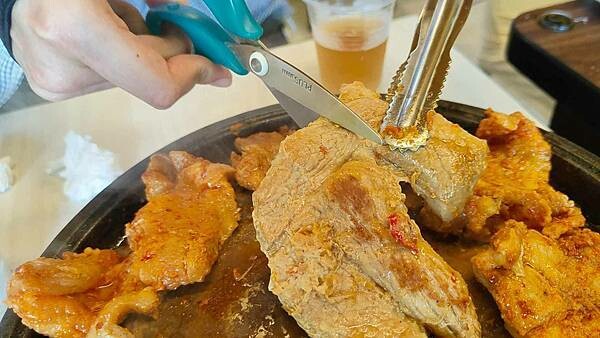 【台北美食】南港烤大學｜３５０元起燒烤吃到飽，隱藏在南港深山中的燒烤店