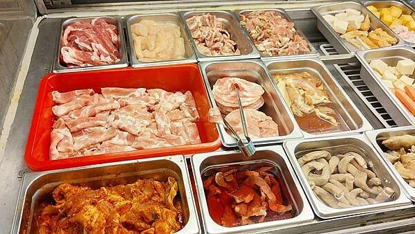 【台北美食】南港烤大學｜３５０元起燒烤吃到飽，隱藏在南港深山中的燒烤店